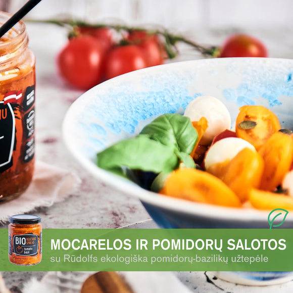 Vietoje aliejaus salotoms – ekologiška Rūdolfs pomidorų-bazilikų užtepėlė. Puikiai tiks mocarelos ir pomidorų salotoms!